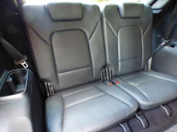 Hyundai Santa Fe 2.2 CRDi Blue Drive Premium Auto 4WD Euro 6 (s/s) 5dr (7 Seat)