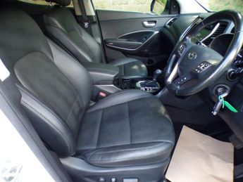 Hyundai Santa Fe 2.2 CRDi Blue Drive Premium Auto 4WD Euro 6 (s/s) 5dr (7 Seat)
