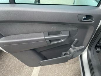 Vauxhall Zafira 1.6 16V Exclusiv MPV 5dr Petrol Manual Euro 5 (115 ps)