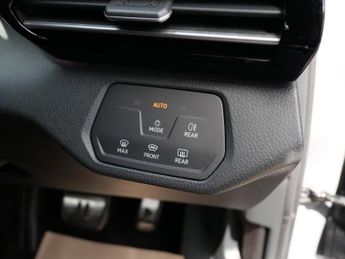 Volkswagen ID.4 Pure 52kWh Life Electric Auto 5dr 1 Owner
