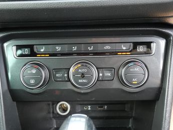 Volkswagen Tiguan 2.0 TDI BlueMotion Tech SE Navigation DSG 4Motion Euro 6 (s/s) 5