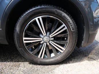 Volkswagen Tiguan 2.0 TDI BlueMotion Tech SE Navigation DSG 4Motion Euro 6 (s/s) 5