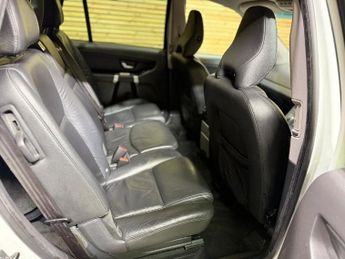 Volvo XC90 2.4 D5 ES SUV 5dr Diesel Geartronic 4WD Euro 5 (200 ps)