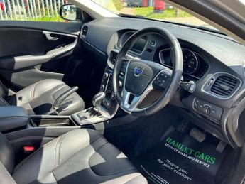 Volvo V40 Cross Country 2.0 D2 Lux Hatchback 5dr Diesel Auto Euro 6 (s/s) (120 ps)