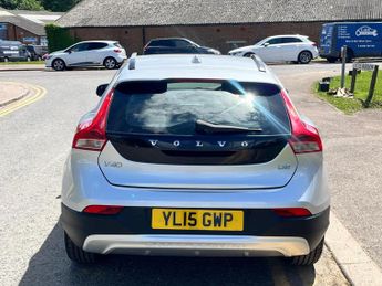 Volvo V40 Cross Country 2.0 D2 Lux Hatchback 5dr Diesel Auto Euro 6 (s/s) (120 ps)