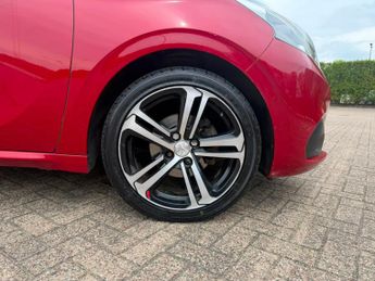 Peugeot 208 1.2 PureTech GT Line Hatchback 5dr Petrol Manual Euro 6 (s/s) (1