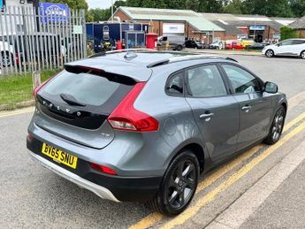 Volvo V40 Cross Country 2.0 D2 Lux Hatchback 5dr Diesel Auto Euro 6 (s/s) (120 ps)