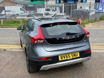 Volvo V40 Cross Country 2.0 D2 Lux Hatchback 5dr Diesel Auto Euro 6 (s/s) (120 ps)