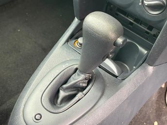 Renault Clio 1.4 16v Expression Hatchback 5dr Petrol Automatic (174 g/km, 98 
