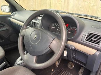Renault Clio 1.4 16v Expression Hatchback 5dr Petrol Automatic (174 g/km, 98 