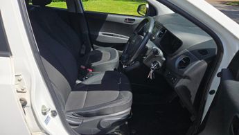Hyundai i10 1.2 SE Auto Euro 6 5dr Only 27000 Miles