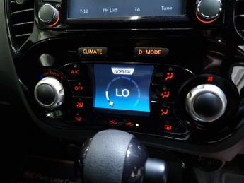 Nissan Juke 1.6 Tekna SUV 5dr Petrol XTRON - AUTOMATIC - ONLY 28000 MILES -
