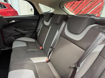 Ford Focus 1.0T EcoBoost Zetec Navigator Hatchback 5dr Petrol Manual Euro 5