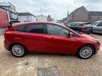 Ford Focus 1.0T EcoBoost Zetec Navigator Hatchback 5dr Petrol Manual Euro 5