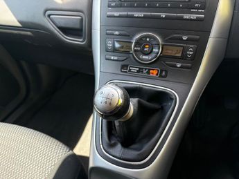 Toyota Auris 1.6 V-Matic TR Hatchback 5dr Petrol Manual (153 g/km, 124 bhp)