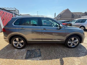 Volkswagen Tiguan 2.0 TSI BlueMotion Tech SEL SUV 5dr Petrol DSG 4Motion Euro 6 (s