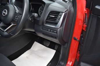 Nissan Qashqai 1.3 DIG-T MHEV Acenta Premium XTRON Euro 6 (s/s) 5dr