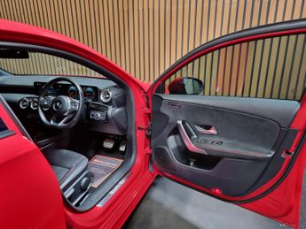 Mercedes-Benz A Class 1.5 A180d AMG Line (Premium) Hatchback 5dr Diesel 7G-DCT - ABSOL