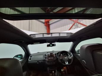 Volkswagen Tiguan 2.0 TDI BlueMotion Tech R-Line Edition SUV 5dr Diesel DSG 4WD Eu