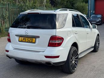 Mercedes-Benz M Class 3.0 ML350 CDI V6 BlueEfficiency Grand Edition SUV 5dr Diesel G-T