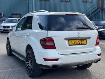 Mercedes-Benz M Class 3.0 ML350 CDI V6 BlueEfficiency Grand Edition SUV 5dr Diesel G-T