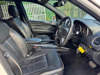 Mercedes-Benz M Class 3.0 ML350 CDI V6 BlueEfficiency Grand Edition SUV 5dr Diesel G-T