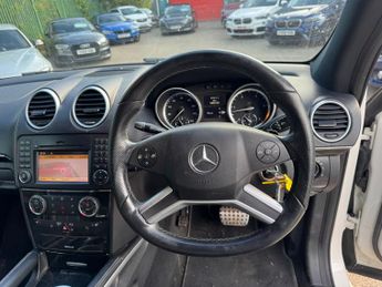 Mercedes-Benz M Class 3.0 ML350 CDI V6 BlueEfficiency Grand Edition SUV 5dr Diesel G-T