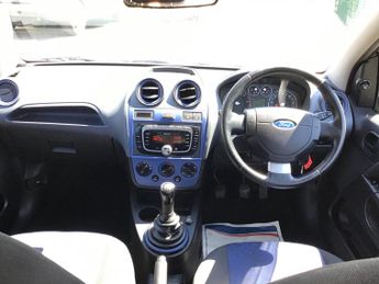 Ford Fiesta 1.4 TDCi Zetec Blue Edition Hatchback 5dr Diesel Manual (119 g/k