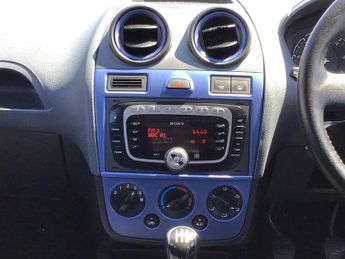 Ford Fiesta 1.4 TDCi Zetec Blue Edition Hatchback 5dr Diesel Manual (119 g/k