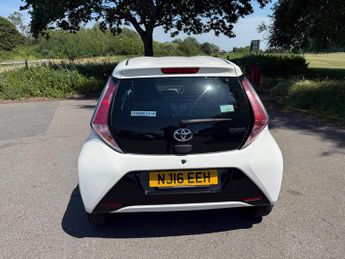 Toyota Aygo 1.0 VVT-i x-play Hatchback 5dr Petrol Manual Euro 5 Euro 5 (68 p
