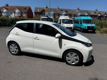 Toyota Aygo 1.0 VVT-i x-play Hatchback 5dr Petrol Manual Euro 5 Euro 5 (68 p
