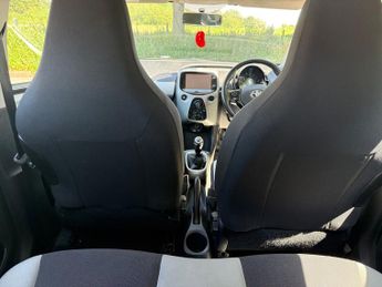 Toyota Aygo 1.0 VVT-i x-play Hatchback 5dr Petrol Manual Euro 5 Euro 5 (68 p