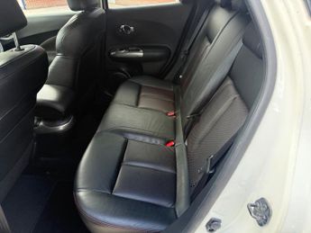 Nissan Juke 1.6 Tekna SUV 5dr Petrol CVT Euro 5 (117 ps)