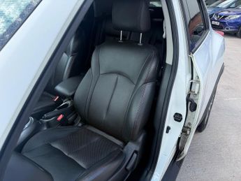 Nissan Juke 1.6 Tekna SUV 5dr Petrol CVT Euro 5 (117 ps)