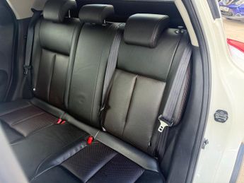 Nissan Juke 1.6 Tekna SUV 5dr Petrol CVT Euro 5 (117 ps)