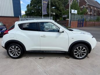Nissan Juke 1.6 Tekna SUV 5dr Petrol CVT Euro 5 (117 ps)