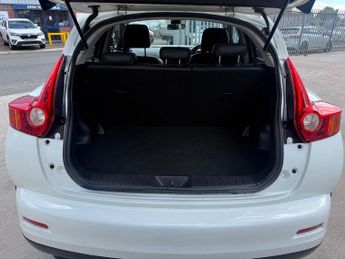 Nissan Juke 1.6 Tekna SUV 5dr Petrol CVT Euro 5 (117 ps)