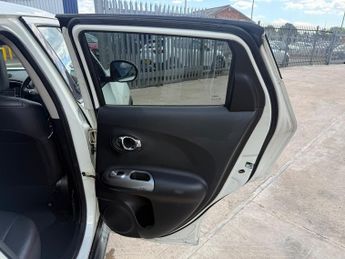 Nissan Juke 1.6 Tekna SUV 5dr Petrol CVT Euro 5 (117 ps)