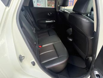 Nissan Juke 1.6 Tekna SUV 5dr Petrol CVT Euro 5 (117 ps)