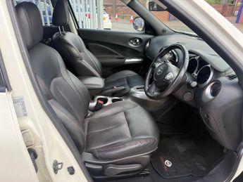Nissan Juke 1.6 Tekna SUV 5dr Petrol CVT Euro 5 (117 ps)