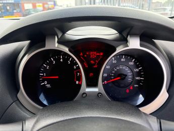 Nissan Juke 1.6 Tekna SUV 5dr Petrol CVT Euro 5 (117 ps)