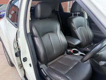 Nissan Juke 1.6 Tekna SUV 5dr Petrol CVT Euro 5 (117 ps)
