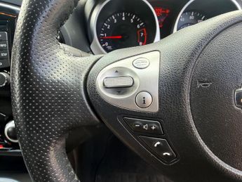 Nissan Juke 1.6 Tekna SUV 5dr Petrol CVT Euro 5 (117 ps)