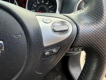 Nissan Juke 1.6 Tekna SUV 5dr Petrol CVT Euro 5 (117 ps)