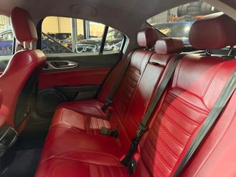 Alfa Romeo Giulia 2.2 TD Speciale Saloon 4dr Diesel Auto Euro 6 (s/s) (180 ps)