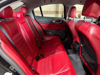 Alfa Romeo Giulia 2.2 TD Speciale Saloon 4dr Diesel Auto Euro 6 (s/s) (180 ps)