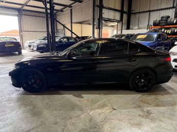 Alfa Romeo Giulia 2.2 TD Speciale Saloon 4dr Diesel Auto Euro 6 (s/s) (180 ps)