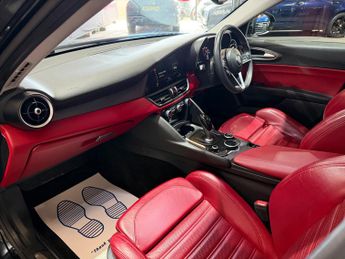 Alfa Romeo Giulia 2.2 TD Speciale Saloon 4dr Diesel Auto Euro 6 (s/s) (180 ps)