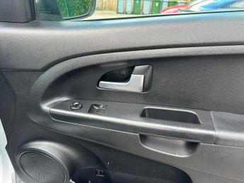 Kia Venga 1.4 2 MPV 5dr Petrol Manual Euro 5 (89 bhp)