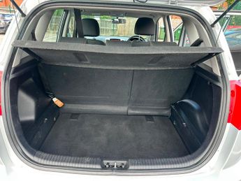 Kia Venga 1.4 2 MPV 5dr Petrol Manual Euro 5 (89 bhp)